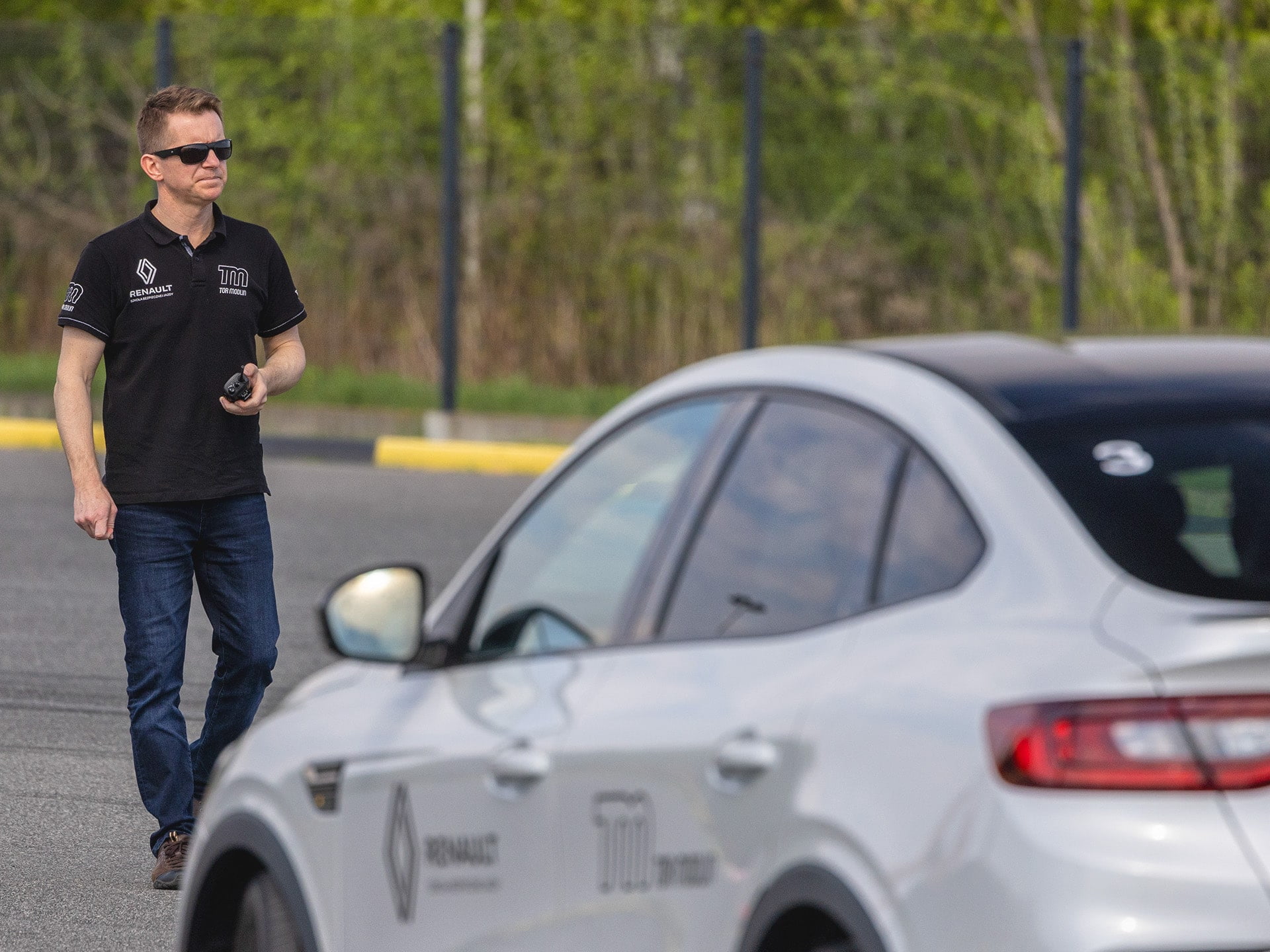 bezpieczna jazda samochodem