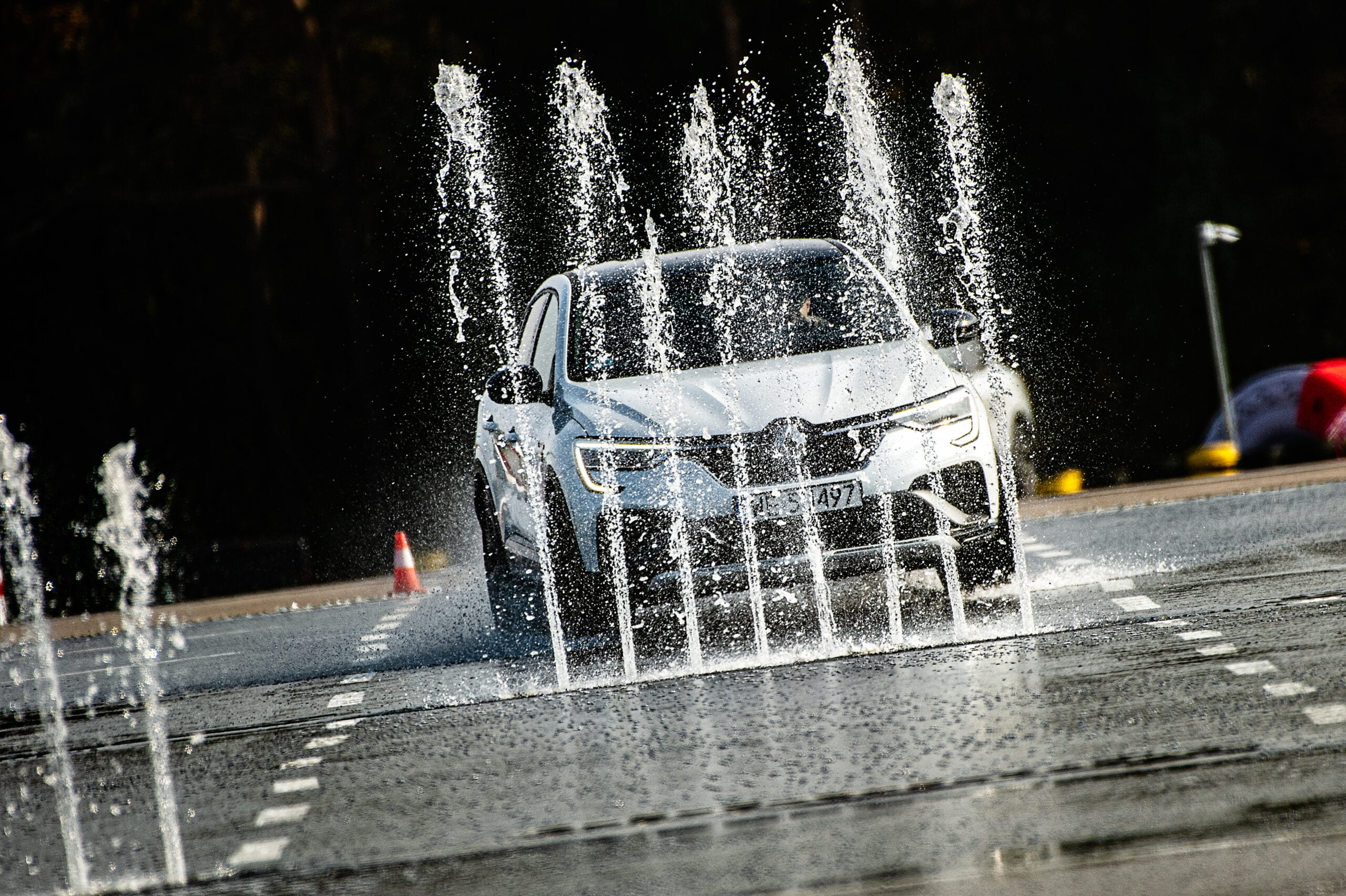 Jak awaryjnie zatrzymać samochód? Przewodnik dla kierowców